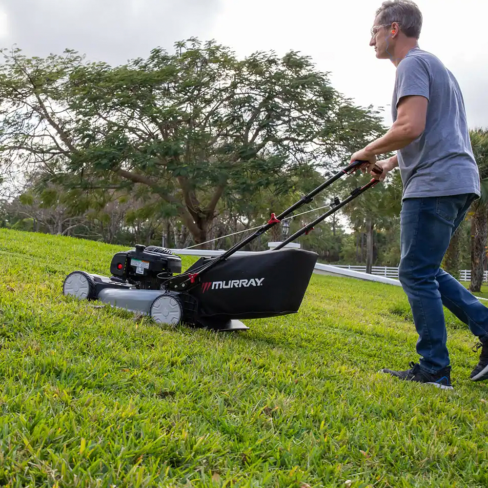 22 SelfPropelled Lawn Mower with Front Wheel Drive and Bagger 153003