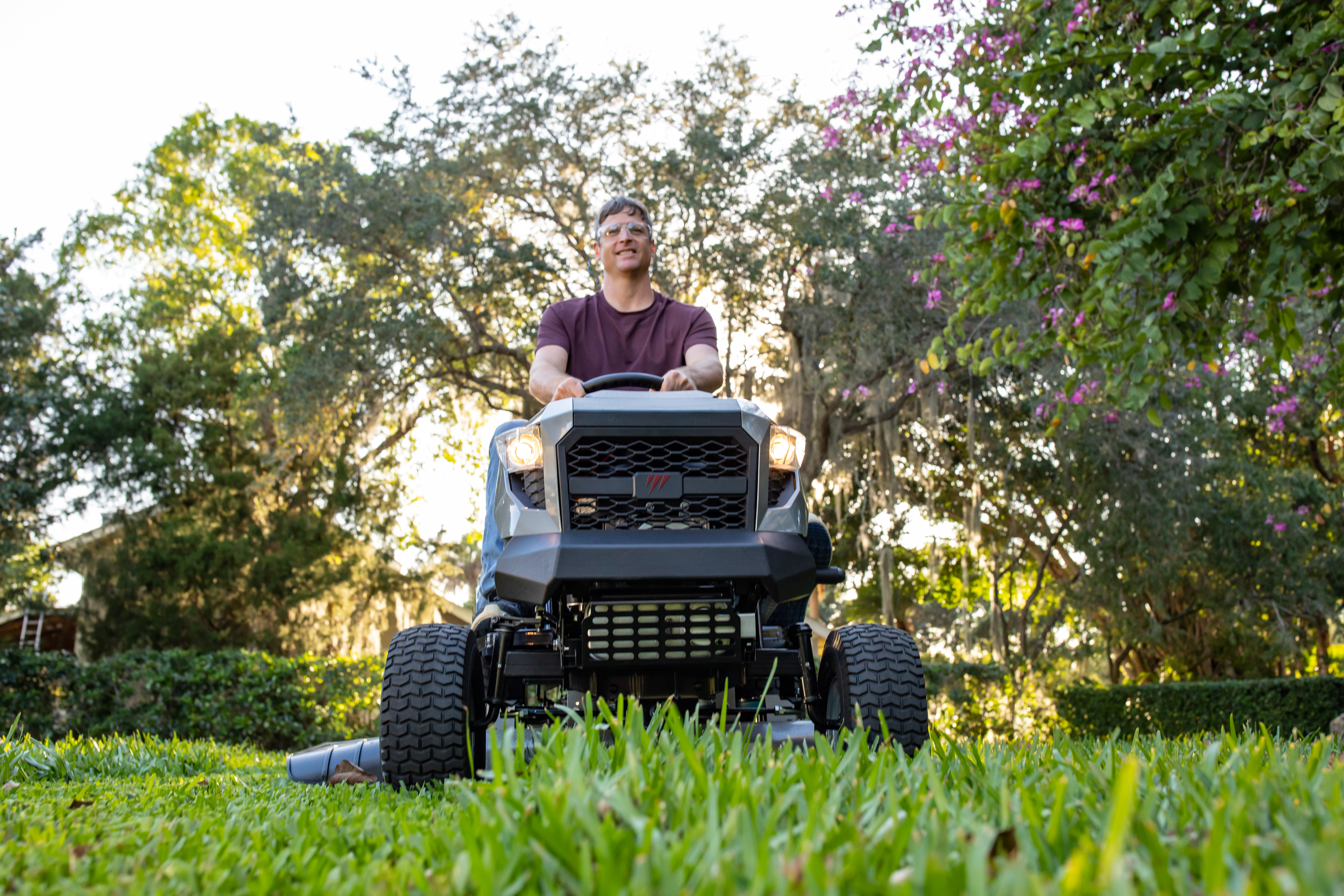 42 13.5 Gross HP* Riding Lawn Tractor 42 13.5 Gross HP* Riding Lawn Tractor